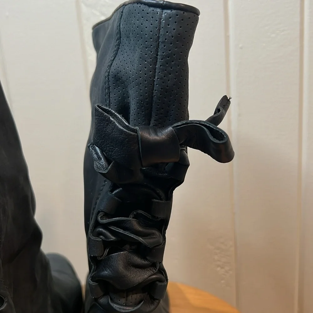 UGG Women's Black Leather Cary Bow Back Boots